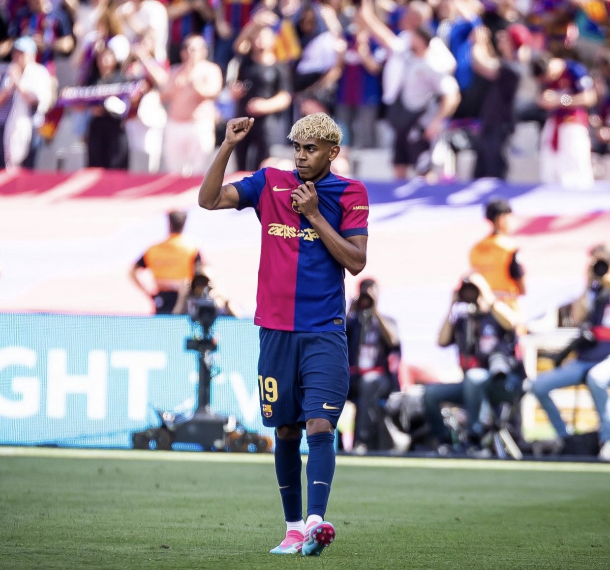 开云体育-德罗巴重返赛场，战术调整首场状态出色，C9观众沸腾！全场沸腾不已的简单介绍-开云体育